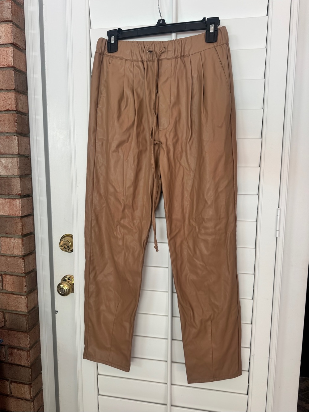 entro Men's Faux Leather Joggers in Camel Brown